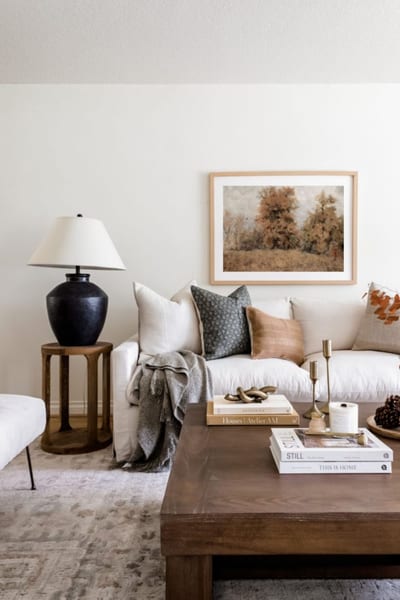 What to Put on the Coffee Table: Stylish Ideas to Impress Guests