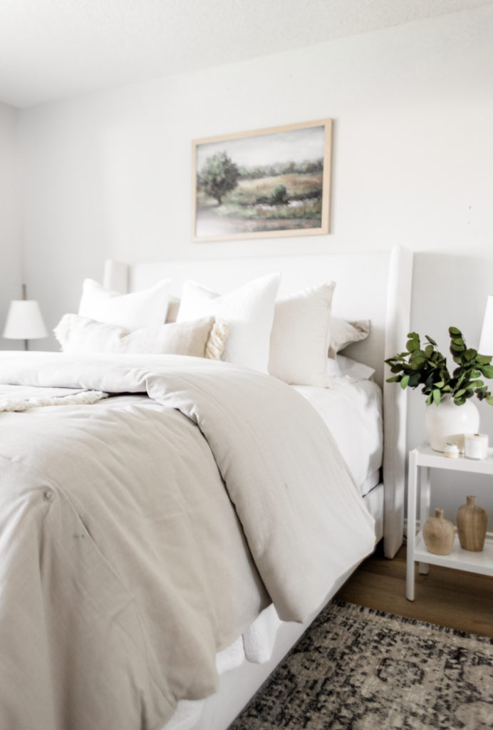 THREE WAYS TO STYLE A QUILT - Pinteresting Plans; Click here to learn how to style a quilt on Halfway Wholeistic! Quilts are my favorite bedding accessory. They add elegance to a bedroom and also breathe life into design through their texture. I got the Melton Quilt & cushion covers from The White Company & am happy with the quality! The Melton collection is simple but striking when layered with other quilts & bed linens. Quilt inspiration ideas. Bedding ideas cozy white bedroom. Bedding sets master bedroom color combos. 