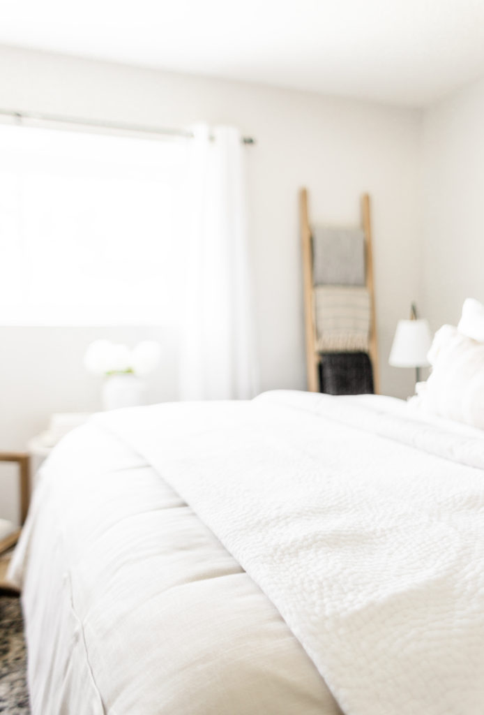THREE WAYS TO STYLE A QUILT - Pinteresting Plans; Click here to learn how to style a quilt on Halfway Wholeistic! Quilts are my favorite bedding accessory. They add elegance to a bedroom and also breathe life into design through their texture. I got the Melton Quilt & cushion covers from The White Company & am happy with the quality! The Melton collection is simple but striking when layered with other quilts & bed linens. Quilt inspiration ideas. Bedding ideas cozy white bedroom. Bedding sets master bedroom color combos. 