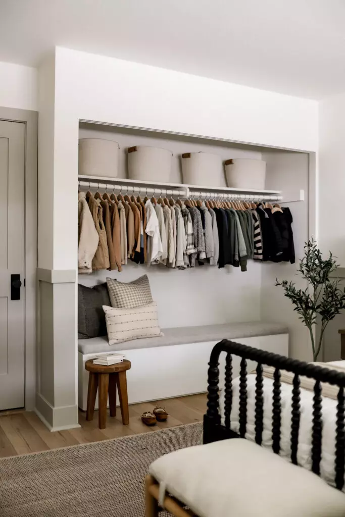 Using a Storage Bench in Your Home: A Practical and Stylish Solution ...
