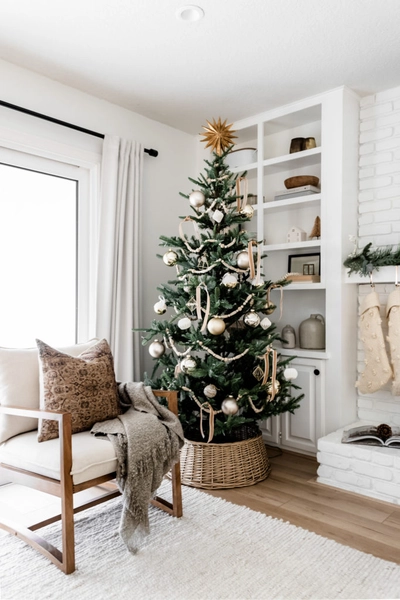 Minimalist Christmas Tree Decor: Elegant Ideas for a Stylish Holiday