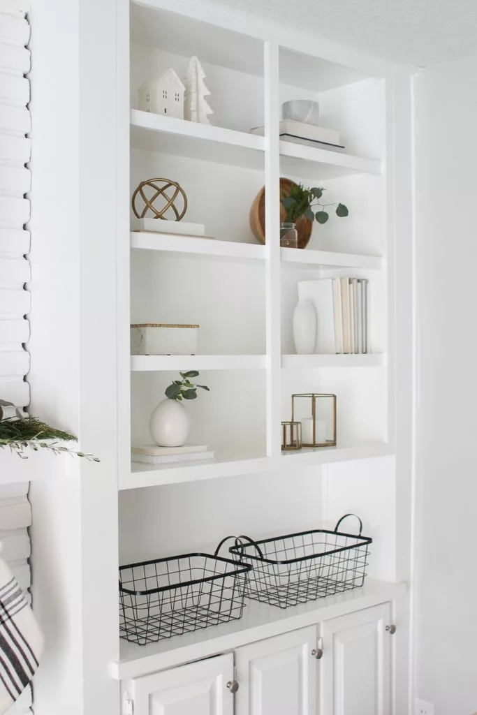 A Minimalist’s Guide to Holiday Shelf Decor – Halfway Wholeistic