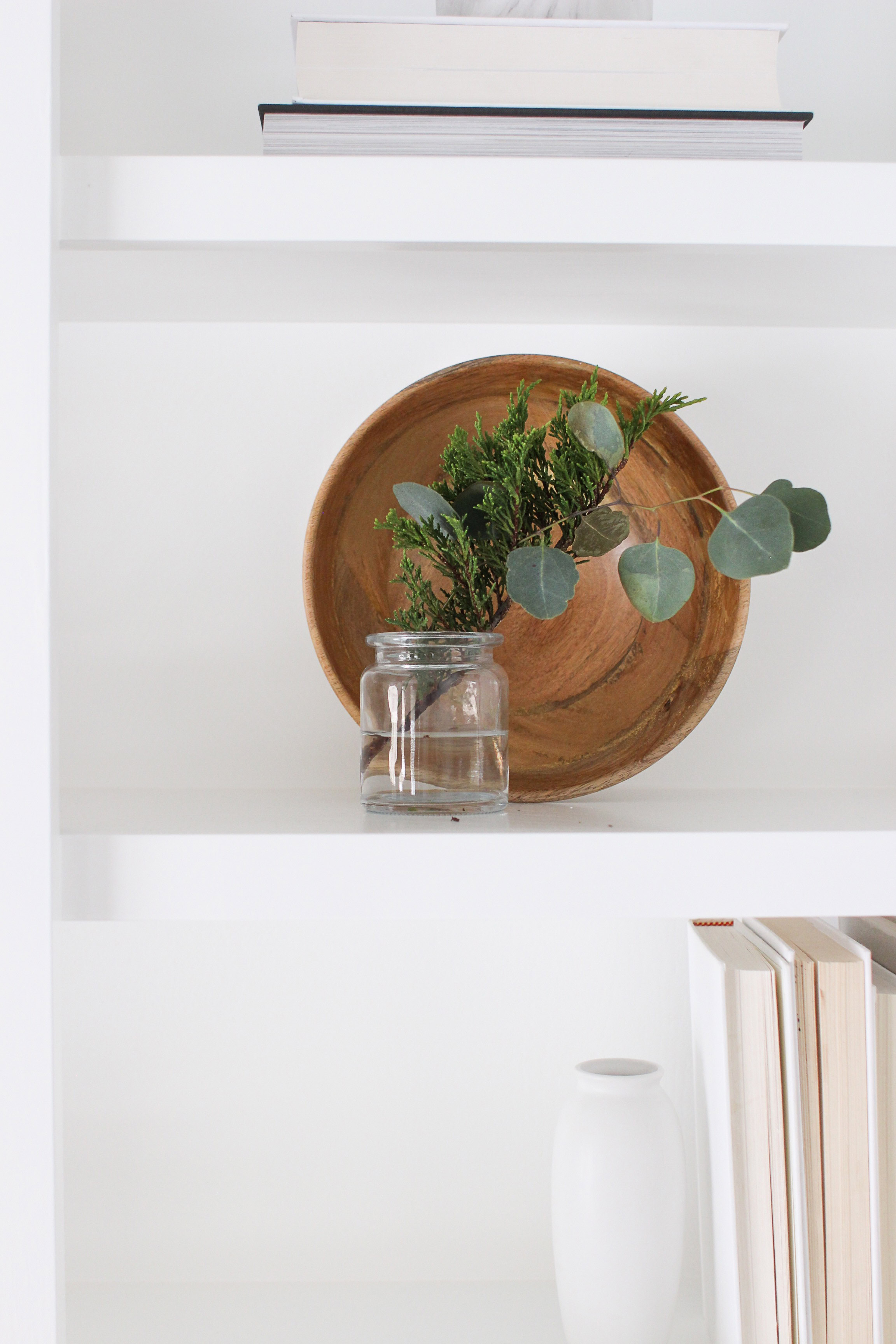 A Minimalist's Guide to Holiday Shelf Decor